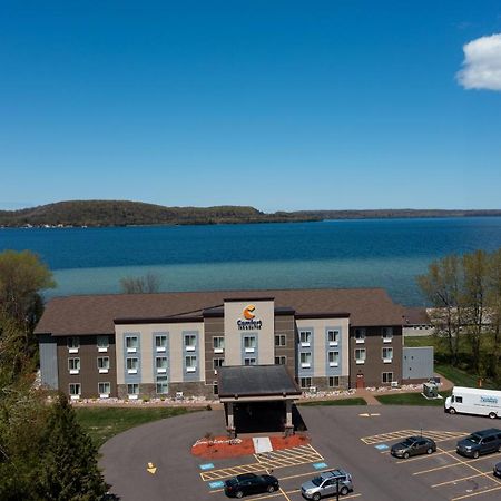 Comfort Inn & Suites Munising-Lakefront 외부 사진