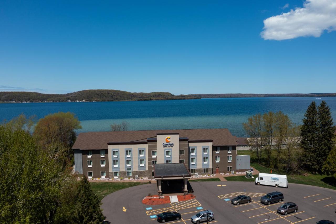 Comfort Inn & Suites Munising-Lakefront 외부 사진
